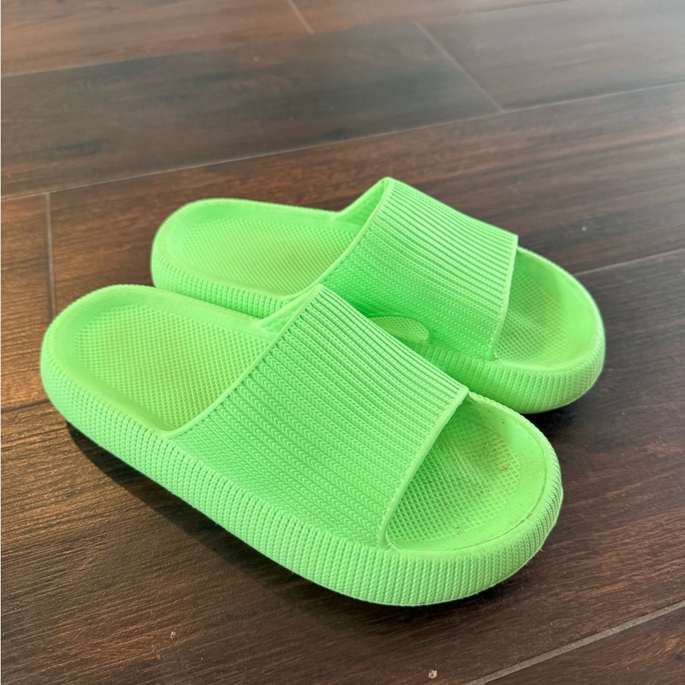 Cloud Slides - size 36-37